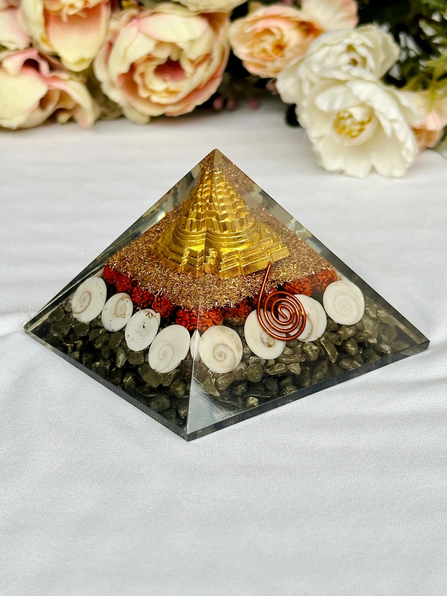 PyritePyramid™ | Fortune Holder